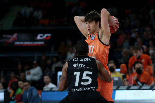 尤其在前三 尤其在前三